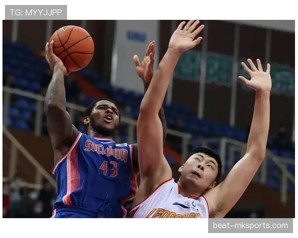 哈特篮板机器闪耀赛场,力夺关键篮板助球队逆转取胜 哈特篮板机器闪耀赛场,力夺关键篮板助球队逆转取胜