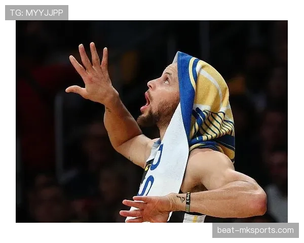 库里加练投篮引关注，精准命中展现巨星风采