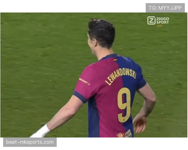 莱万多夫斯基持续提升表现,助力球队争夺西甲冠军的走势清晰 莱万多夫斯基持续提升表现,助力球队争夺西甲冠军的走势清晰